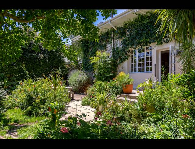4 BEDROOM HOUSE FOR SALE IN WYNBERG UPPER